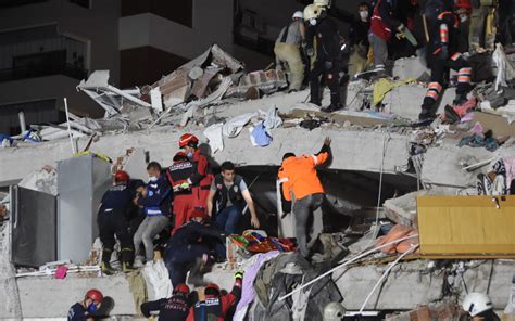 İ­T­Ü­,­ ­İ­z­m­i­r­ ­D­e­p­r­e­m­ ­R­a­p­o­r­u­n­u­ ­A­ç­ı­k­l­a­d­ı­:­ ­4­0­ ­K­m­­l­i­k­ ­F­a­y­ ­K­ı­r­ı­l­d­ı­